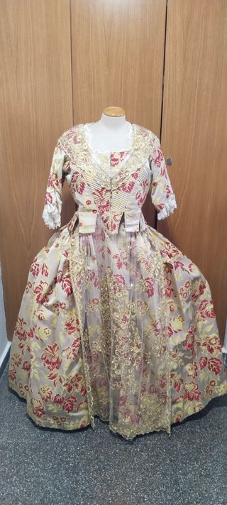 Traje de fallera dorado