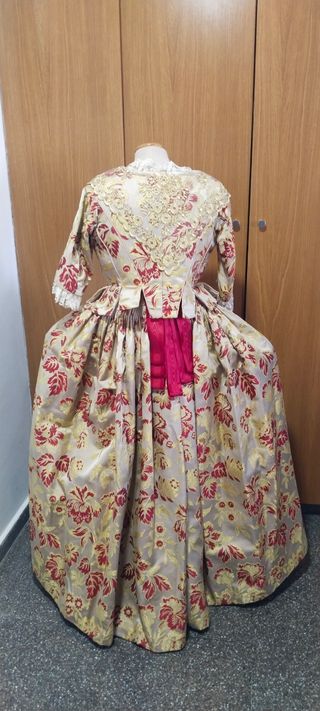 Traje de fallera dorado