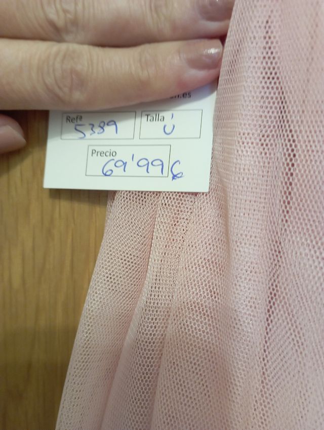 Falda de tul con etiqueta