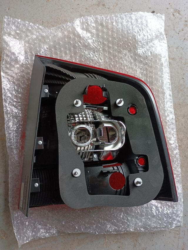 Piloto trasero izquierdo Skoda Octavia