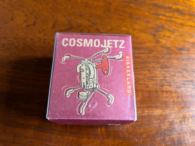 Kikkerland criaturas de cuerda Cosmojetzt y Pea