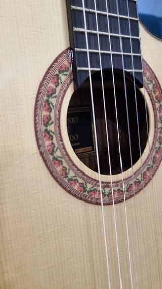 Guitarra Cutaway Amplificada