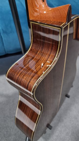 Guitarra Cutaway Amplificada