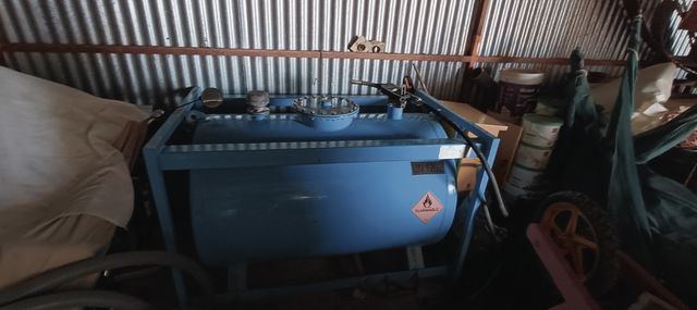 Depósito para combustible móvil