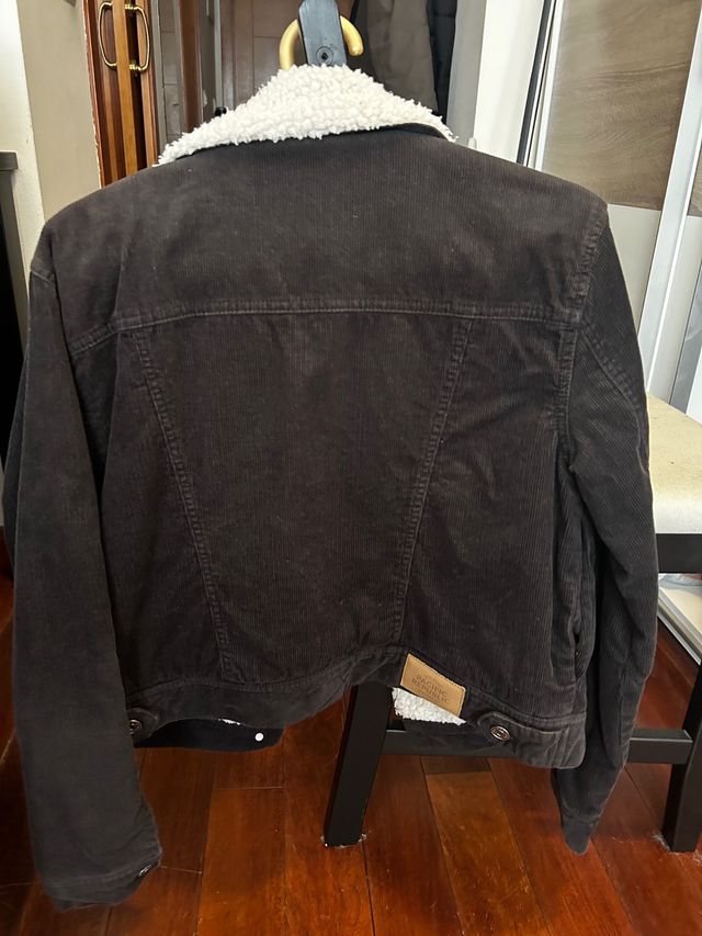 Cazadora de pana negra