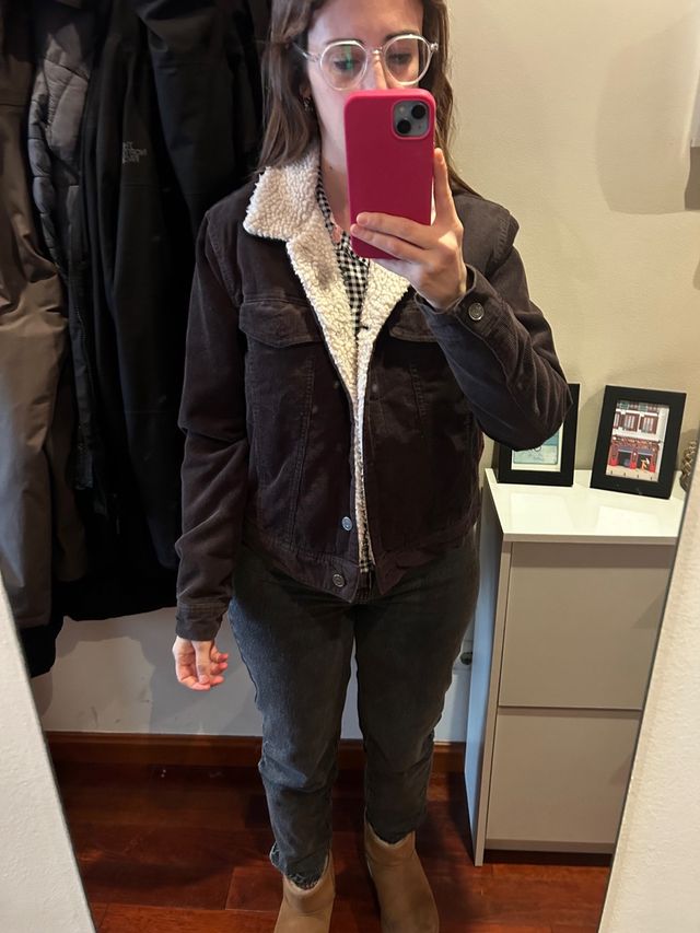 Cazadora de pana negra