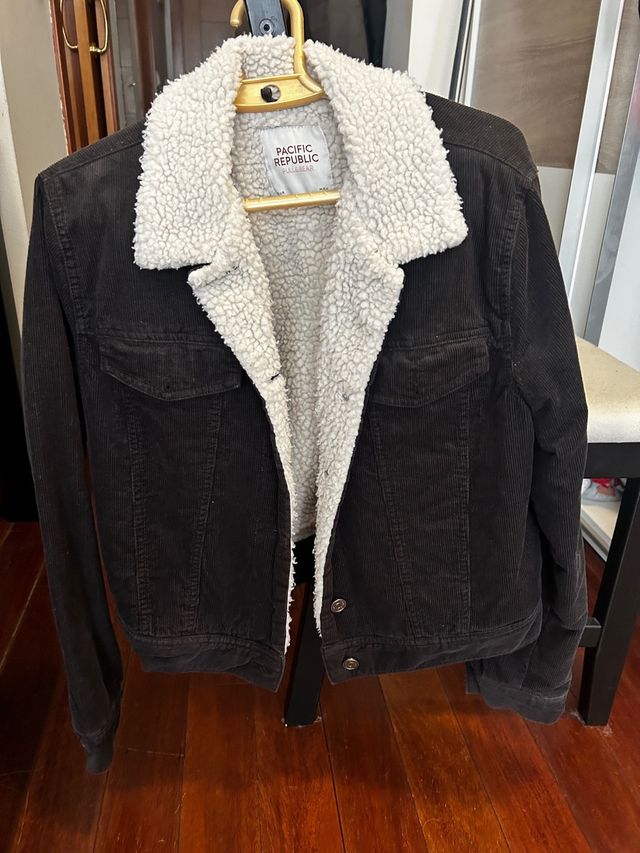 Cazadora de pana negra