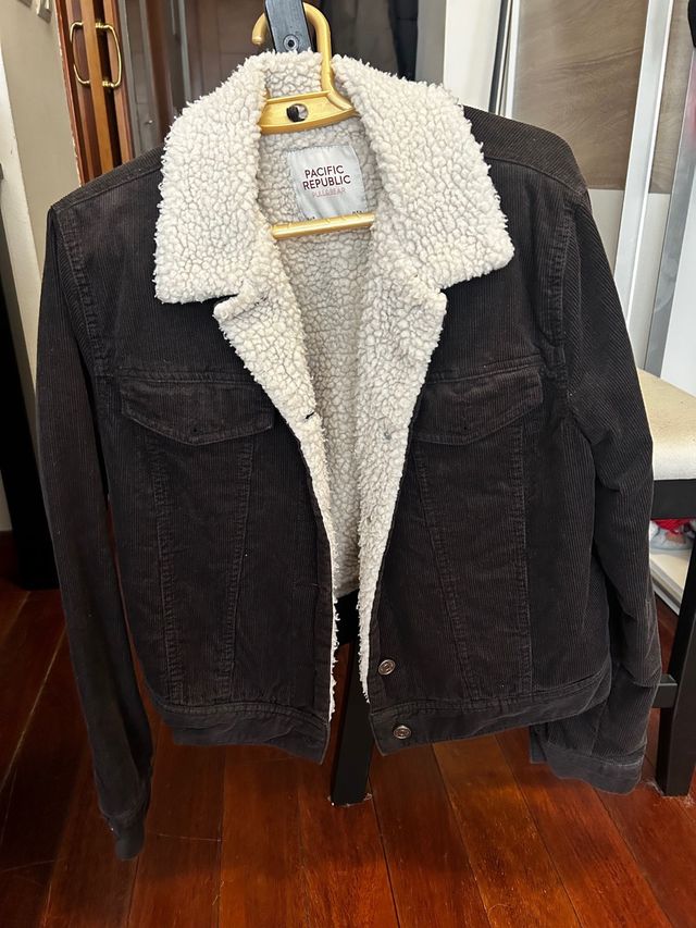 Cazadora de pana negra