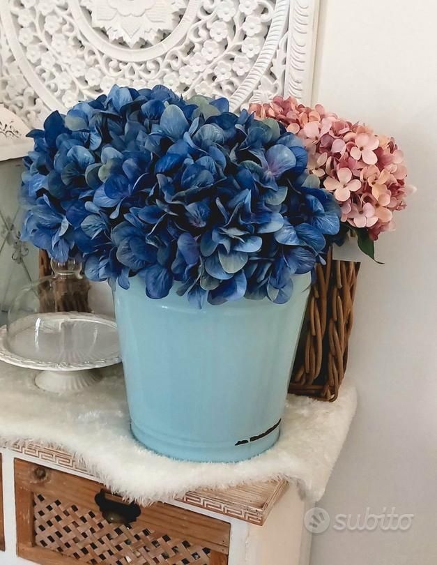 Secchi il latta vecchi