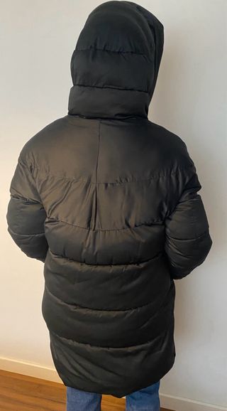 Anorak acolchado negro de Mango