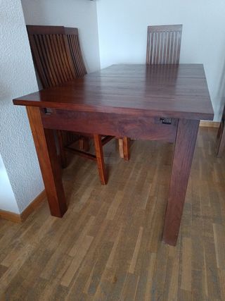 Conjunto de mesas y sillas