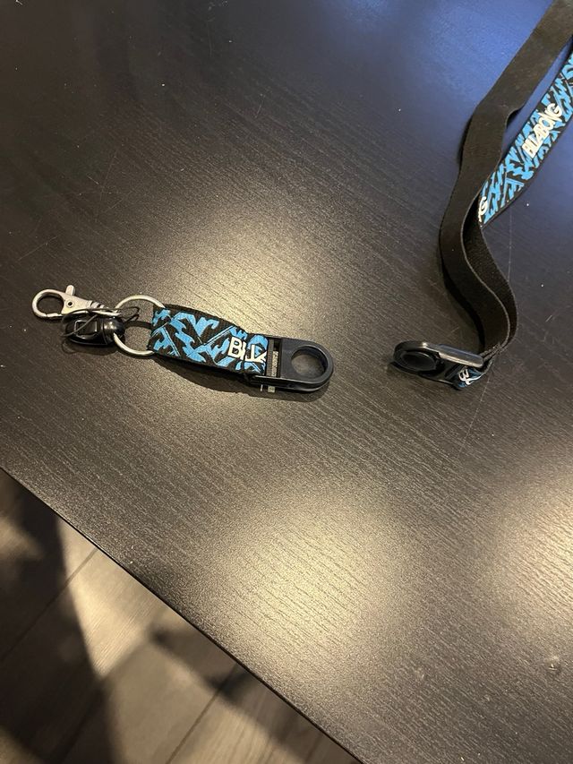 cinta collar colgante llaves billabong surfero