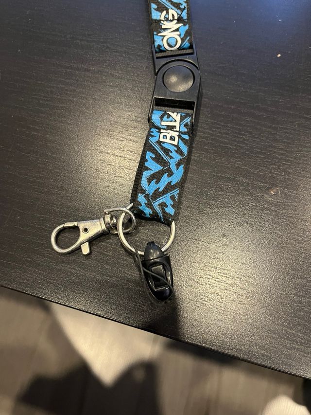 cinta collar colgante llaves billabong surfero