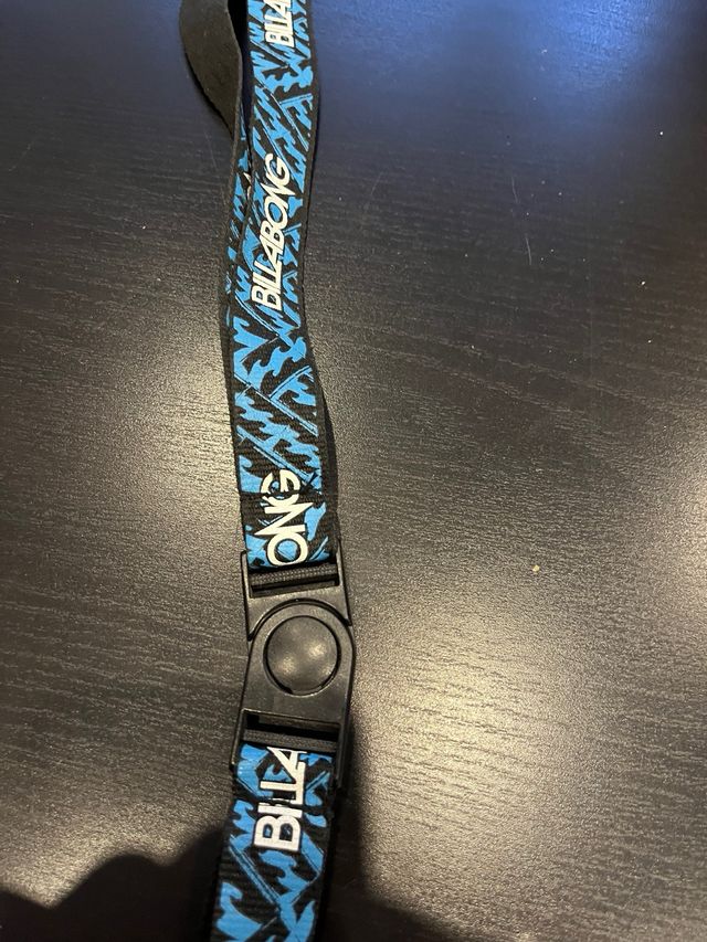 cinta collar colgante llaves billabong surfero