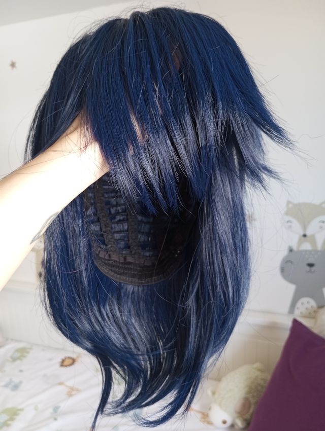 Peluca azul con mechas