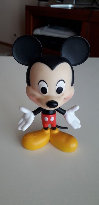 Varias figuras juguetes