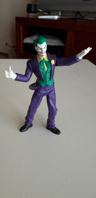Varias figuras juguetes