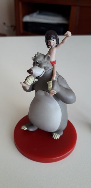 Varias figuras juguetes