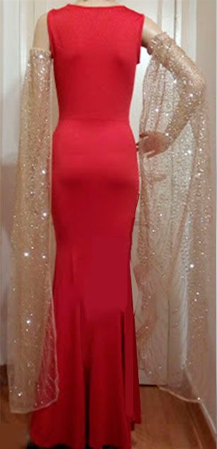 Vestido de fiesta con mangas en tul y pedrería