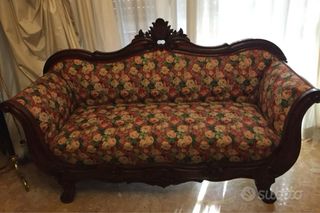 Divano a barchetta dell’800