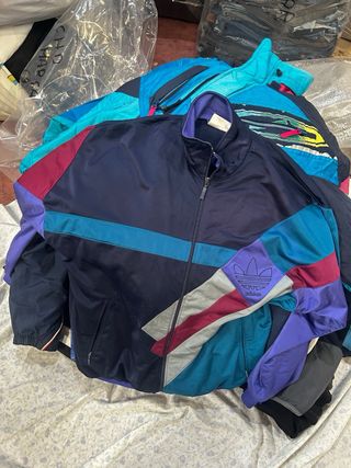 ROPA POR KILOS DE MARCA Y VINTAGE 15€/KG 