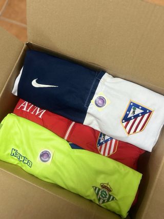 ROPA POR KILOS DE MARCA Y VINTAGE 15€/KG 