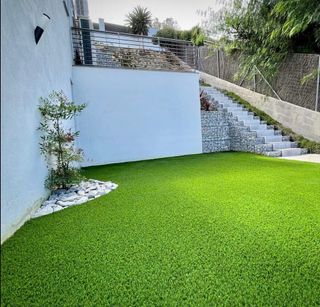Césped artificial y servicio de jardinería 