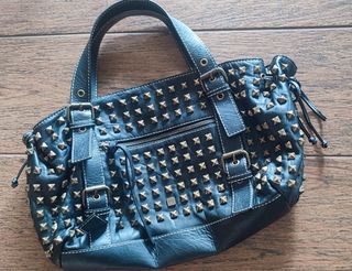 Bolso negro de tachas de purificación