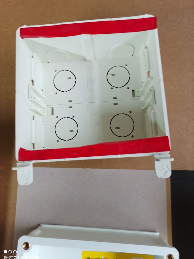 Cajas de empotrar para telefonillo.