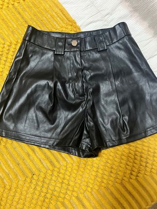 Short polipiel negro