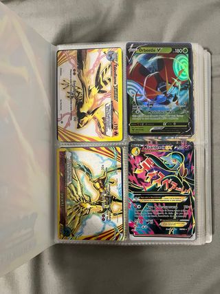 Album con cartas pokemos