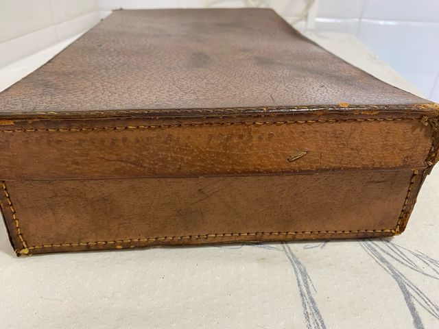 Maletin antiguo en cuero.
