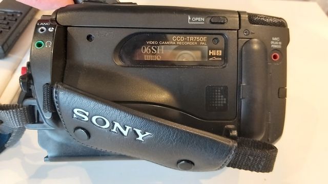 Videocamera Sony CCD-TR750E