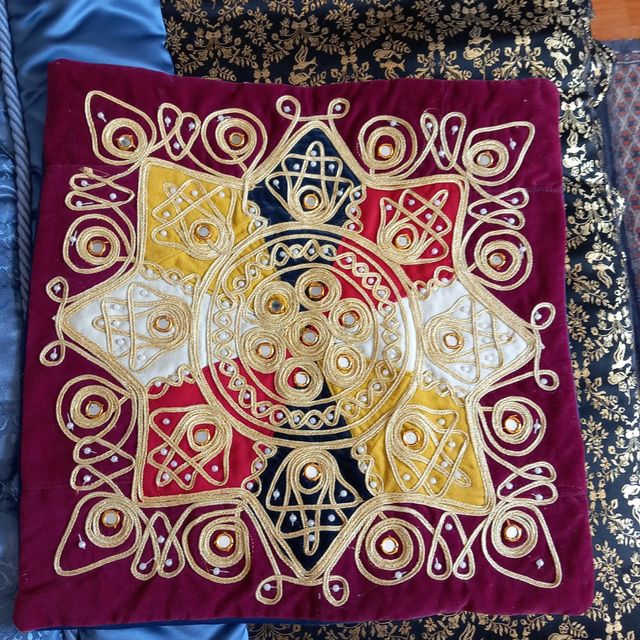 Federe 40x40 in velluto e ricami orienta