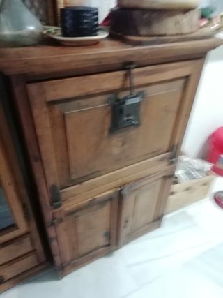 Mueble botellero de madera