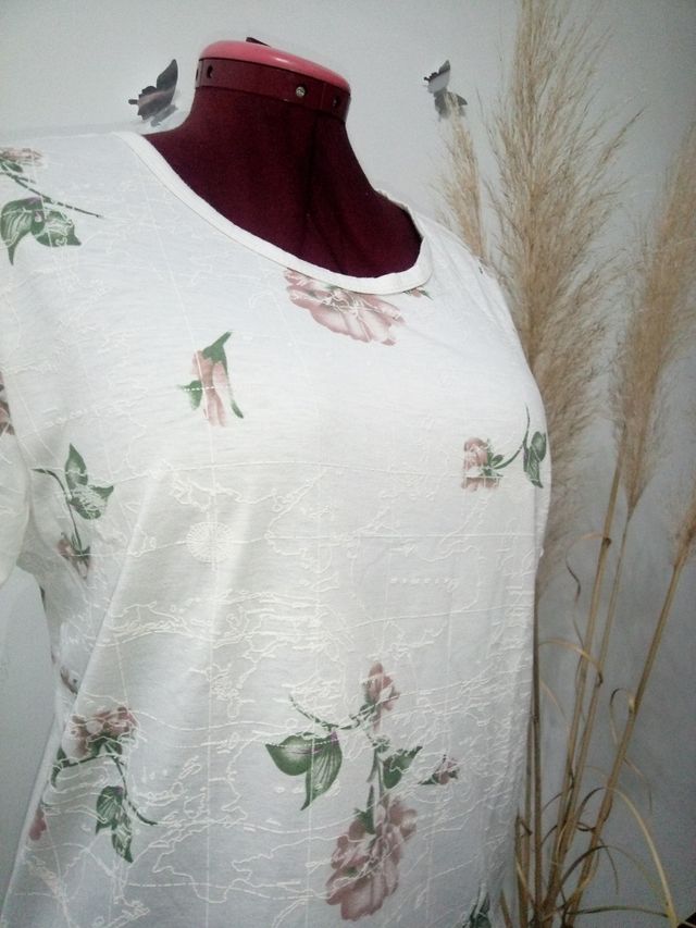 Camiseta floral