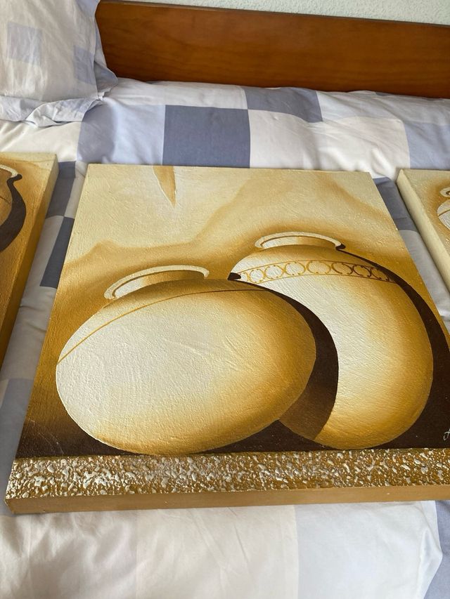 Tres obras de jarrones