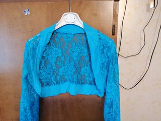 Copri spalle celeste.Maniche lunghe ricamato pizzo