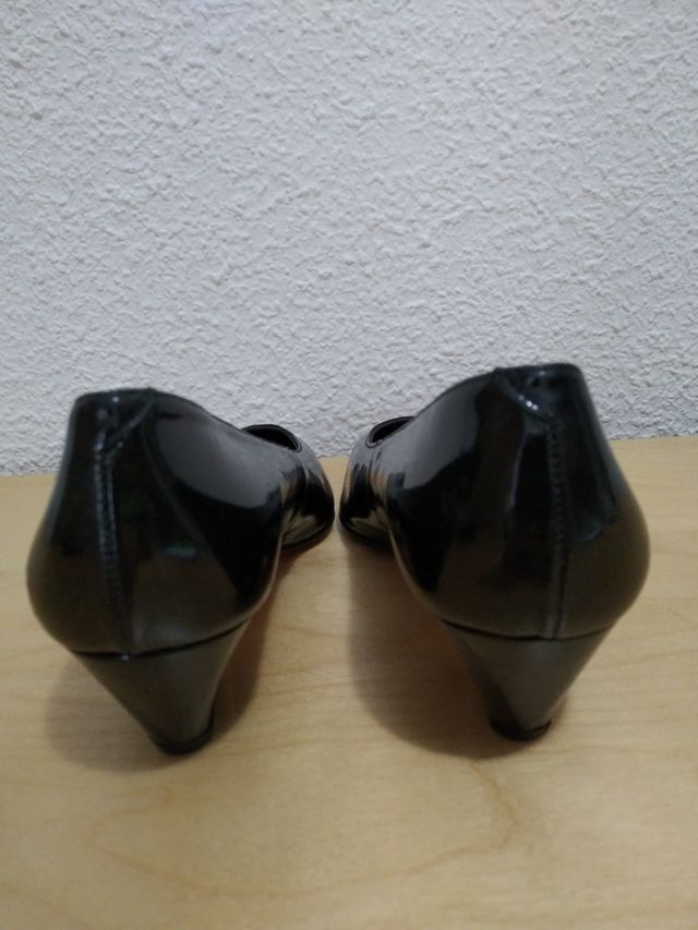 Zapatos de salón mujer charol. N36