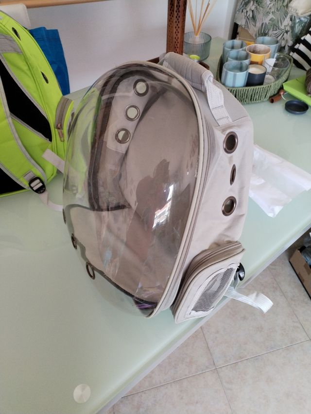 mochila transparente para mascotas