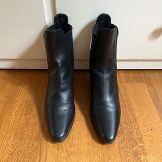 Botines cowboy piel negros de Zara