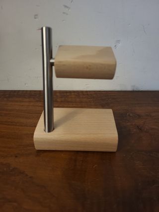 Supporto da comodino per orologi