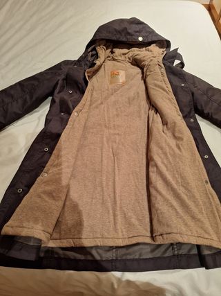 Se vende Parka de mujer.