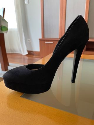 Zapatos de tacón negros de Zara