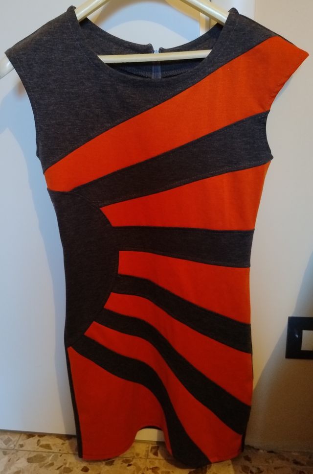 Tubino grigio e arancione