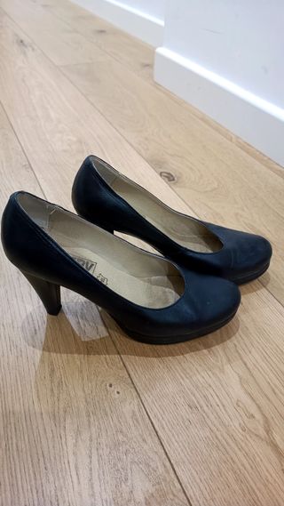 Zapatos negros tacón salon
