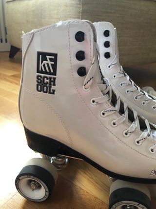 Patines de bota y cuatro ruedas talla 38