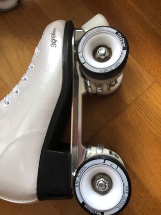 Patines de bota y cuatro ruedas talla 38