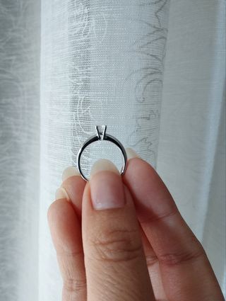 Anillo de compromiso (oro blanco 18k y diamante)