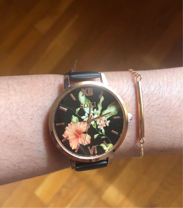 Reloj con pulsera a juego